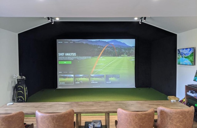 Golfers dream Guest suite with onsite golf studio available for booking by guests