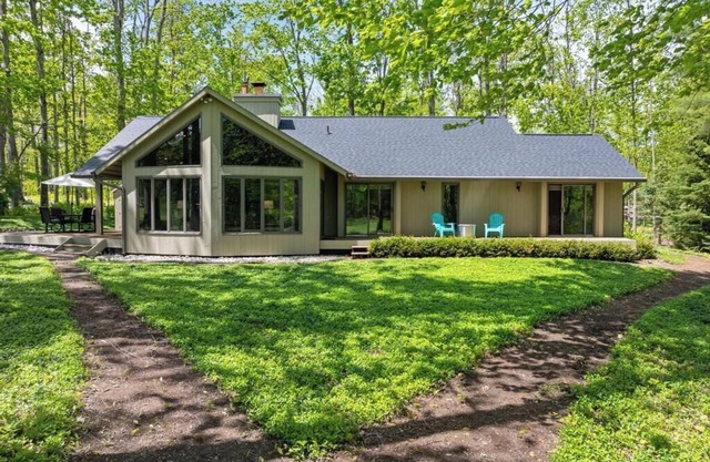 Golfview Greens: 3 BR, 3 BA House in Harbor Springs , Sleeps 6