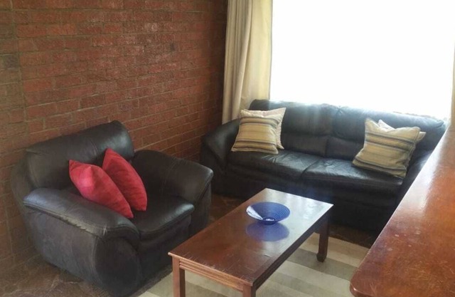 Gondo Hill Cottage Upmarket Borrowdale Tranquile, jardín maduro y aire fresco.