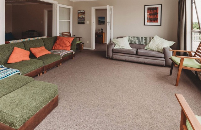 GONE COASTAL - KIWI BACH WAREA: 3 BR, 1.5 BA House in New Plymouth, Sleeps 12