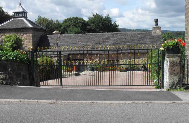 Buena base central cerca de Peak District, 5 dormitorios, 3 duchas, WiFi, SkyTV,