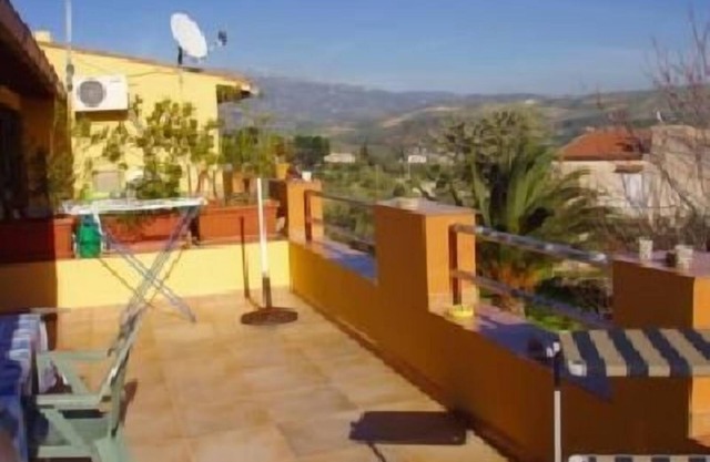 "Buen equipamiento del apartamento, excelente ubicación si tienes paz y rapidez con de