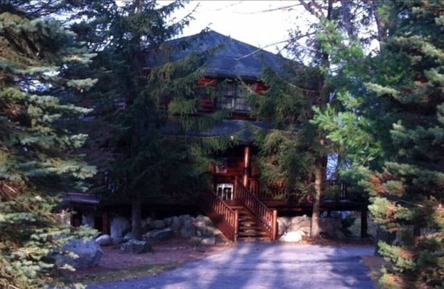 Good Hart Retreat Log Home, vistas al lago, a pie de playa, Wi-Fi, capacidad para 12 personas