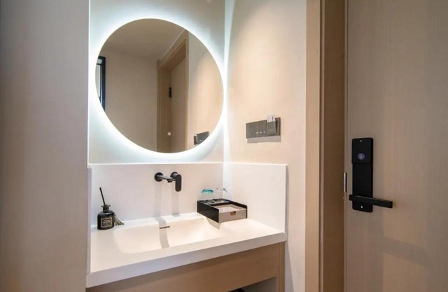 Good Hotel