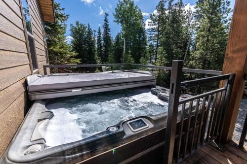 Good Karma Cabin - Luxury Mountain Retreat