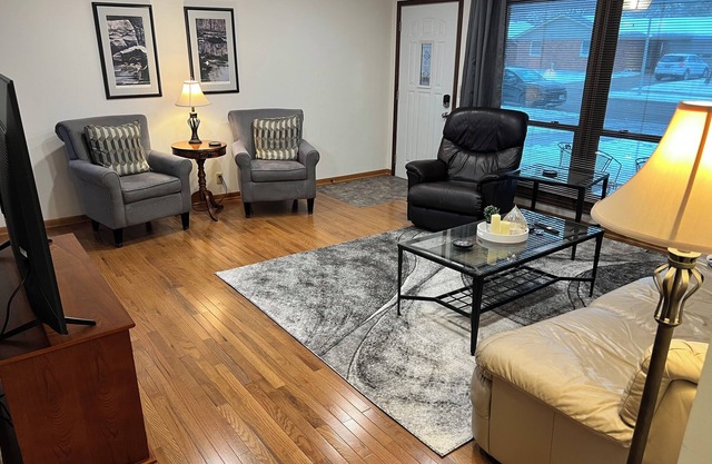 "Good Life Getaway–3BR/3BA home in central Lincoln! Park, game room & bar!"