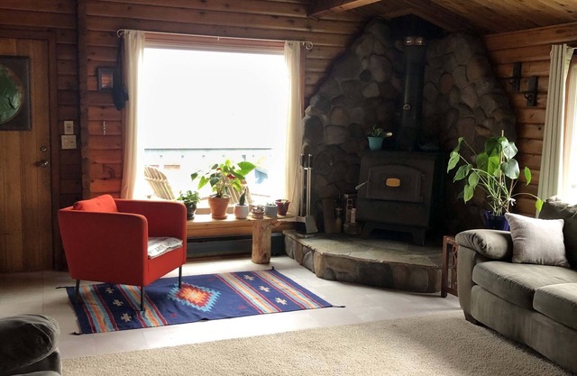 Good Vibes Cabin - washer/dryer, home gym, full kitchen, large deck!