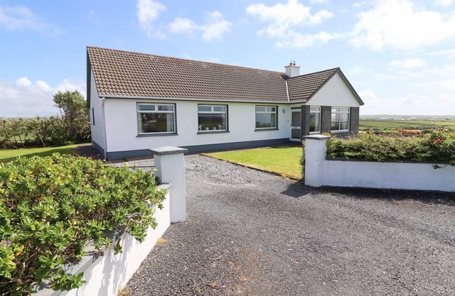 GOODLANDS COTTAGE, pet friendly in Miltown Malbay, County Clare