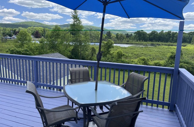 Goose Pond Two less than 1 mile from ASV, Immaculate 2nd floor apartment