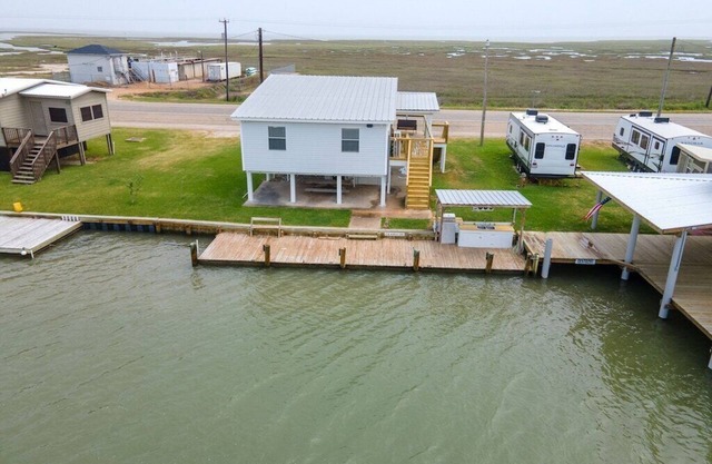 Gorda Getaway - Updated Home on the Colorado River, Minutes to Matagorda Beach!