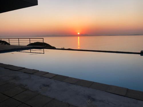 Gordons Bay Villa with Pool