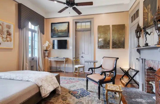Gorgeous 1 Bed/ 1 Bath Just Steps to Magazine St and Garden District!!!