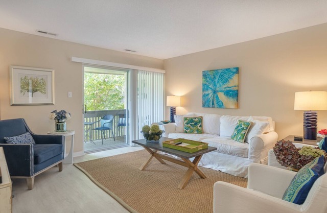 Precioso chalet de 1 dormitorio recién renovado en el Bluff Villas, Sea Pines.
