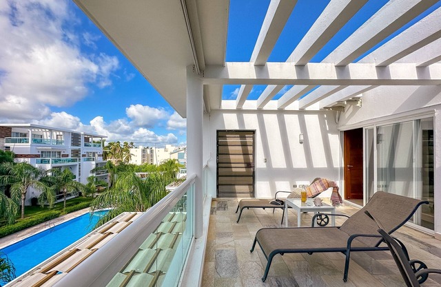 Gorgeous 1 BR PH Apartment w Jacuzzi