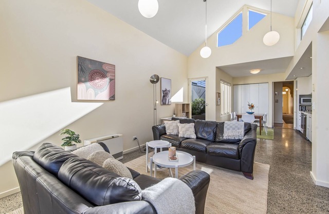 Gorgeous 2-Bed Victorian Home in Artsy Suburb