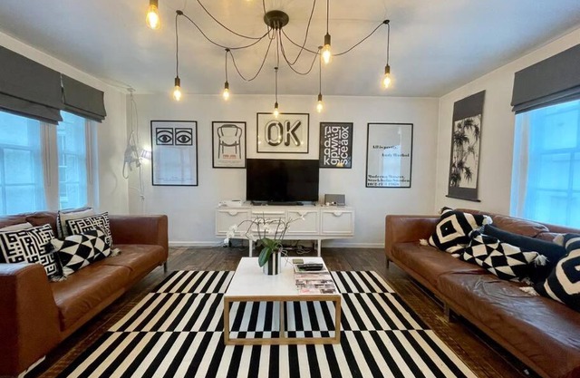 Gorgeous 2 bedroom apartment edge of Cabot Circus