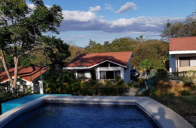 Gorgeous 2 Bedroom Villa - 5 min from the beach!