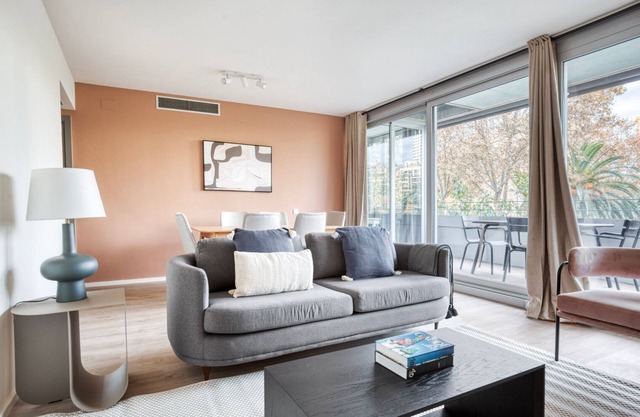 Gorgeous 22@ 2BR w/ Pool & Gym, by Blueground