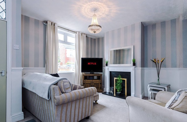 Gorgeous 3 bed terrace, Sleeping 4 people across 1 double &2 single bedrooms. FREE Wi-Fi &...