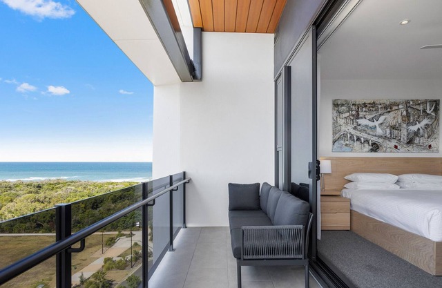 Gorgeous 3-Bed Unit Minutes from Beach