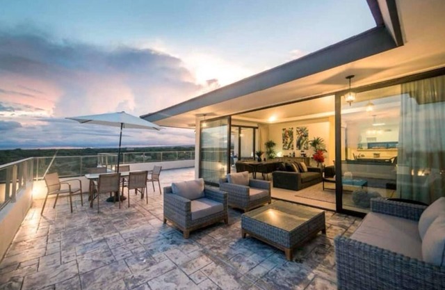 Gorgeous 3 Bedroom apartment with terrace / Waterpark / pools / beach