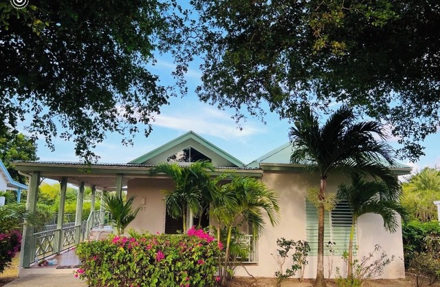 Gorgeous 3-bedroom house with WiFi in Cedar Valley Springs, next to Golf Course