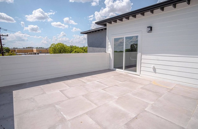Gorgeous 3 BR 2 BA Near Amazing Downtown