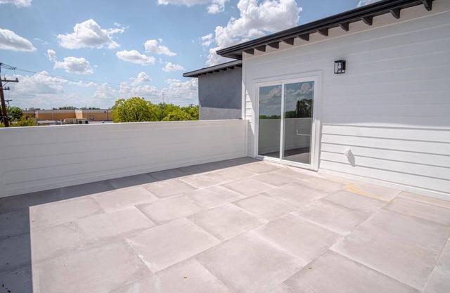 Gorgeous 3 BR 2 BA Near Amazing Downtown