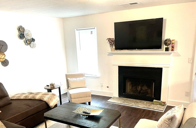 Gorgeous 3BR/2.5BA Home 10mi from Atlanta Airport!