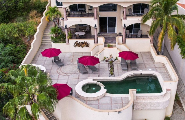 Gorgeous 3BR Oceanview Private Pool/ Jacuzzi