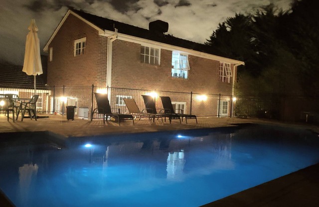 Gorgeous 4-Bedroom Home & Venue on a Mansion - an acre land with Pool & Garden n