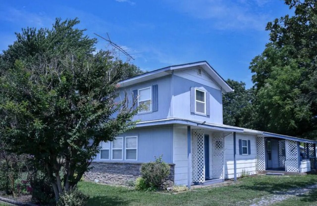 Gorgeous 4 bedroom With Arcade Country Living