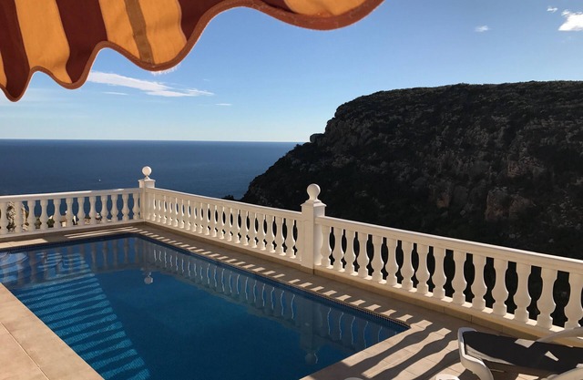 Casa Windlenook - Villa de 5 estrellas, increíbles vistas al mar + montaña, piscina climatizada