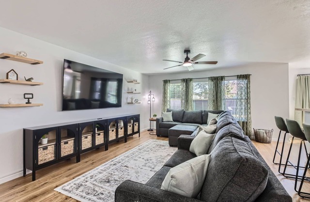 Gorgeous 5BR Gem w/Arcade Lackland BMT Seaworld!