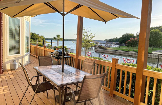 Hermosa casa de 6 habitaciones frente al lago, ideal para familias y grupos grandes