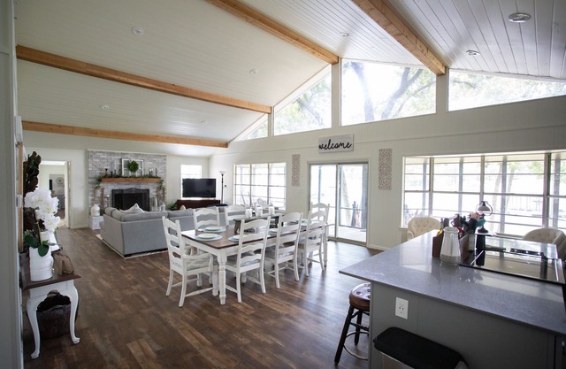 Precioso recientemente renovado "5 estrellas" Harbour Lakehouse en Cedar Creek Lake
