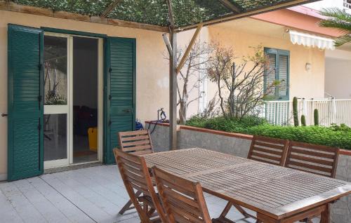 Gorgeous Apartment In Marina Di Ragusa