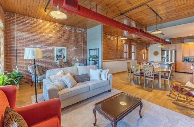 Gorgeous apartment across from La Crosse Center