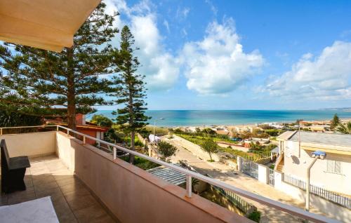 Gorgeous Apartment In Cava D'aliga