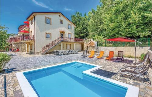 Gorgeous Apartment In Grizane