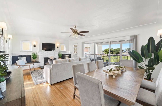 Gorgeous Beach Villa -- Ocean Views + Sleeps 12!