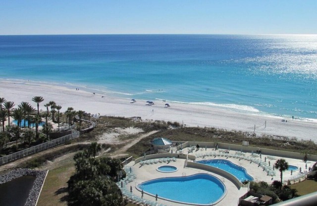 GORGEOUS BEACHFRONT VIEWS! FREE BEACH SET UP, PRIVATE BEACH, POOL, SPA, AND GYM