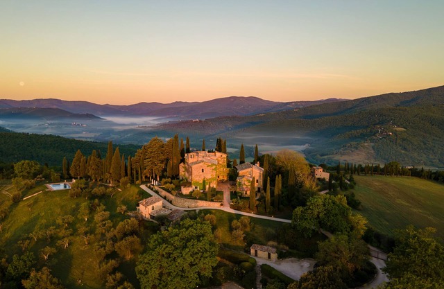 Gorgeous Borgo IN EXCLUSIVE 5 accommodations perfect for families, pool, AC, view