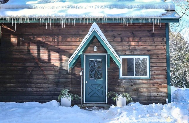 Gorgeous Cabin minutes to Moose Pond & Lake Kezar!