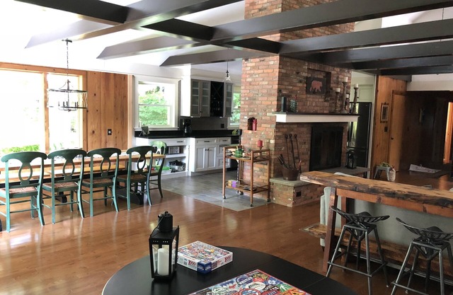 NUEVO y limpio! Casa unifamiliar renovada en North Conway & Cranmore, jacuzzi!