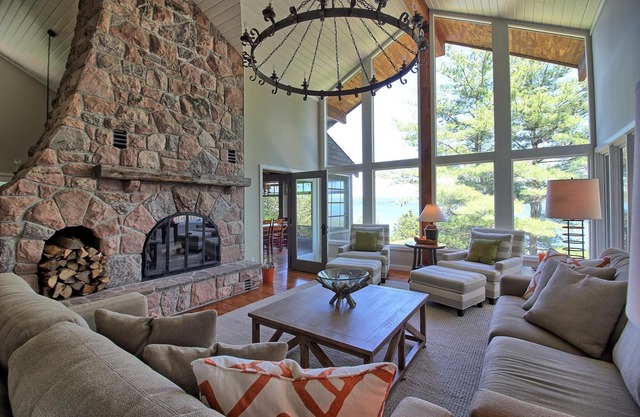 Gorgeous Cottage on Lake Rosseau! Huge Boathouse Deck + 300ft of Frontage!