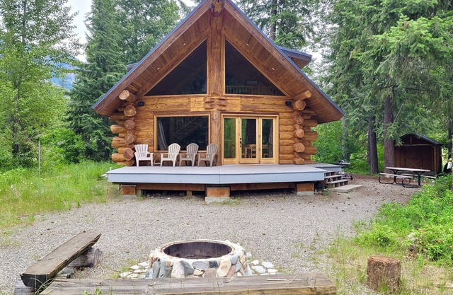 Gorgeous personalizada Riverfront Log Home