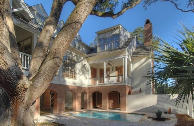 ¡Maravilloso! 7 BR Custom E. Casa de playa, 3 minutos a la playa, piscina / terraza, gran porche, elev