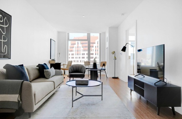 Gorgeous Downtown 1BR w/ Gym & W/D, near South Station, by Blueground