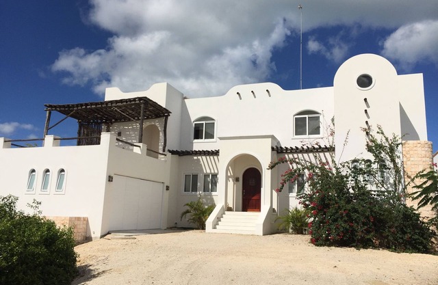 Preciosa casa frente a la playa de la Costa Esmeralda; Trae amigos y familiares